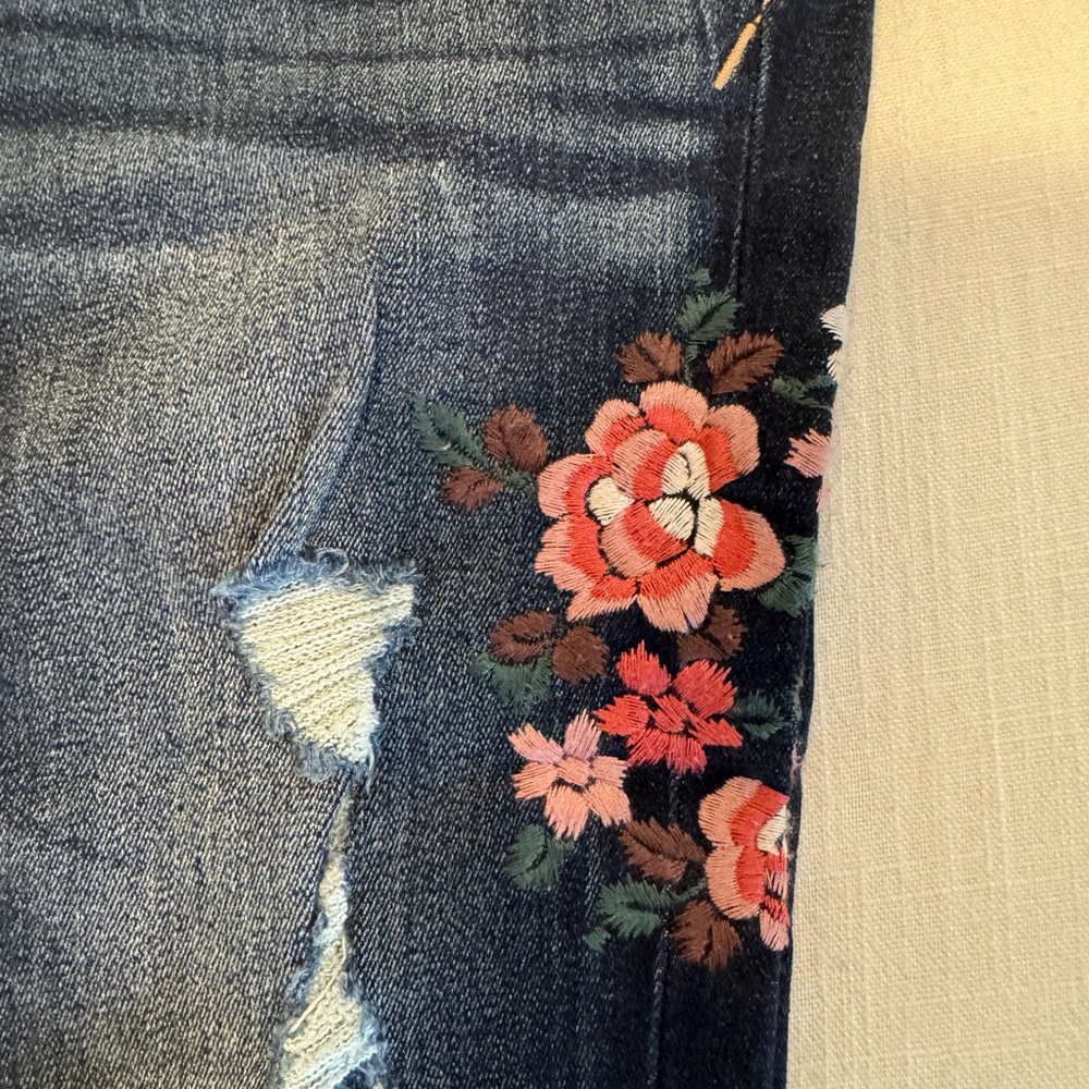 Express- Mid Rise Jean Legging - Picture 5 of 6